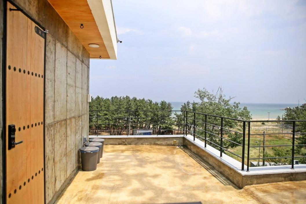 Yangyang Oceanview Pension Gwanggyeongwon Bagian luar foto